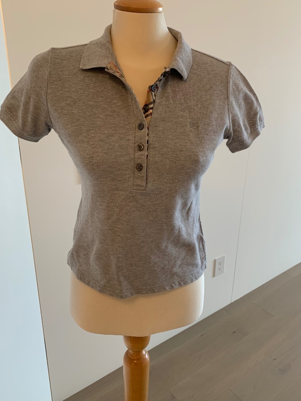 Kids Burberry grey polo shirt size medium